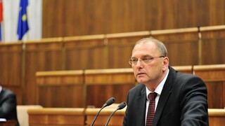 Ústavný súd prijal sťažnosť Ľubomíra Vážneho pre odvolanie z čela Sociálnej poisťovne